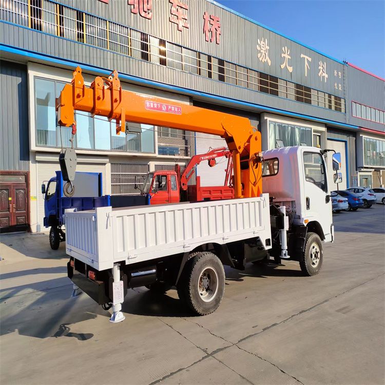 翁牛特旗三轮随车吊定制 农用改装机自备吊中瑞长期出售